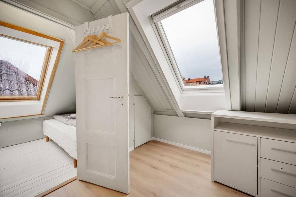 Dinbnb Homes I 4-Bedroom Historical House In Romantic Surroundings Bergen Exteriér fotografie